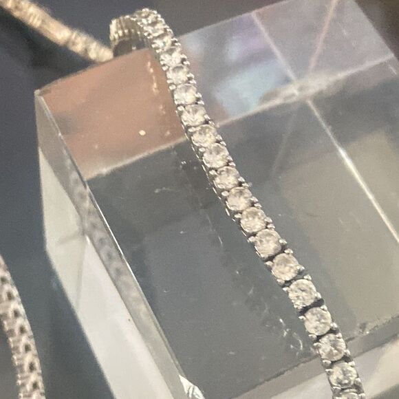 Fancy ceramic cross with jewels set on a beautiful Sterling and rhinestone 26” - Picture 9 of 10